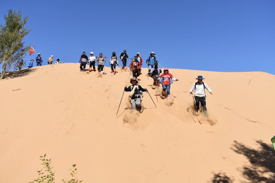 「松鼠戶外」清明節(jié)庫布齊沙漠徒步穿越活動