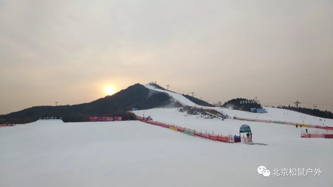 「蓮花山滑雪場」12.21/22號，雪道全開，含纜車+魔毯+車費+門票+保險+雙板初級免費教學