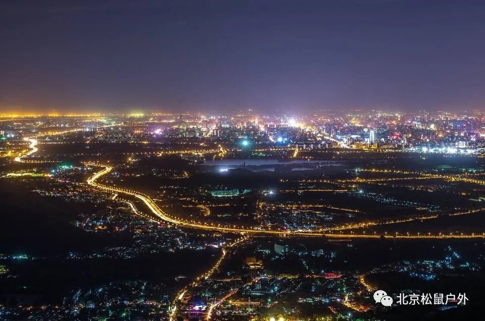 夜爬香山鬼笑石